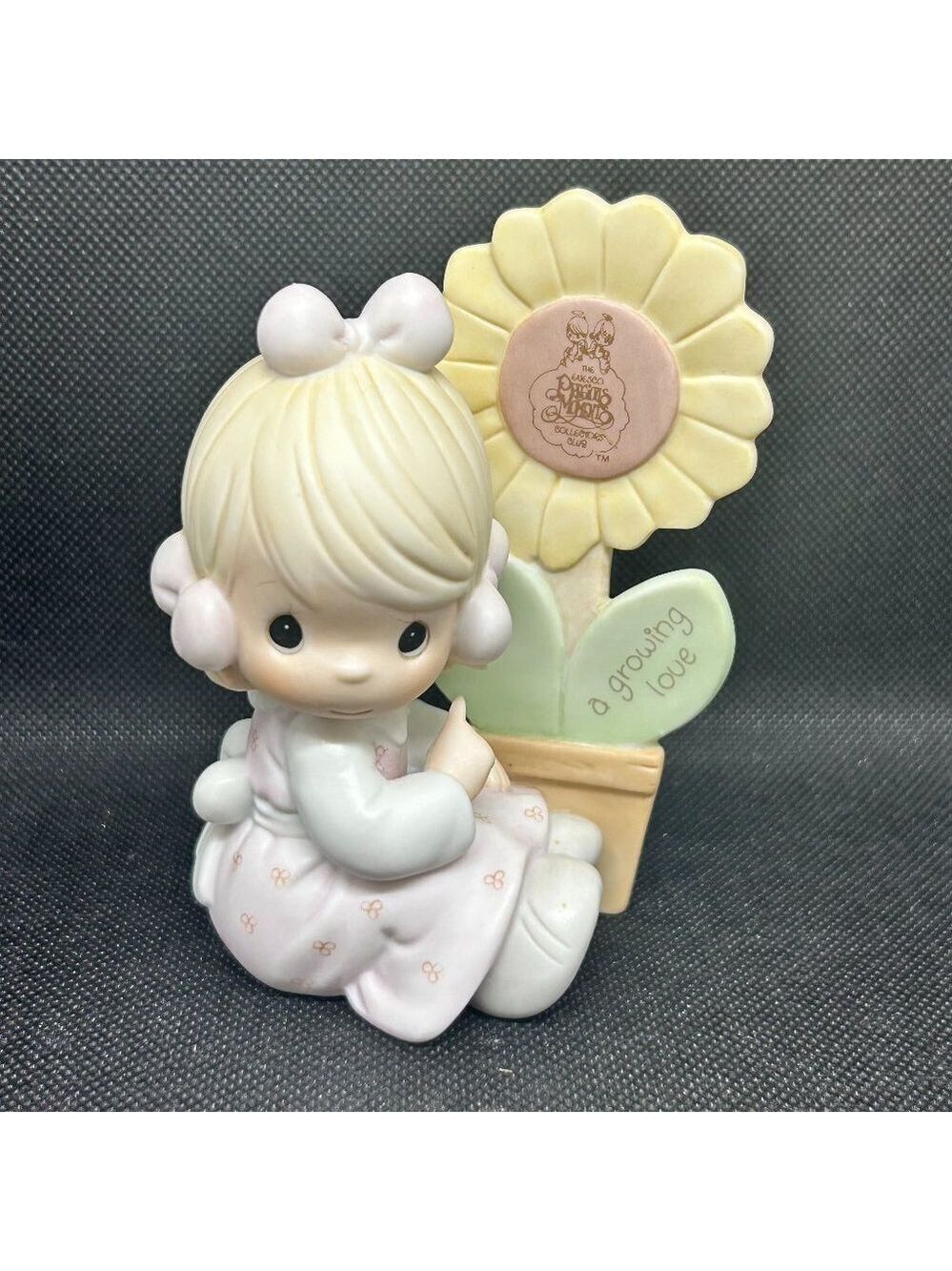 Precious Moments "A Growing Love" 1988 Membership figurine